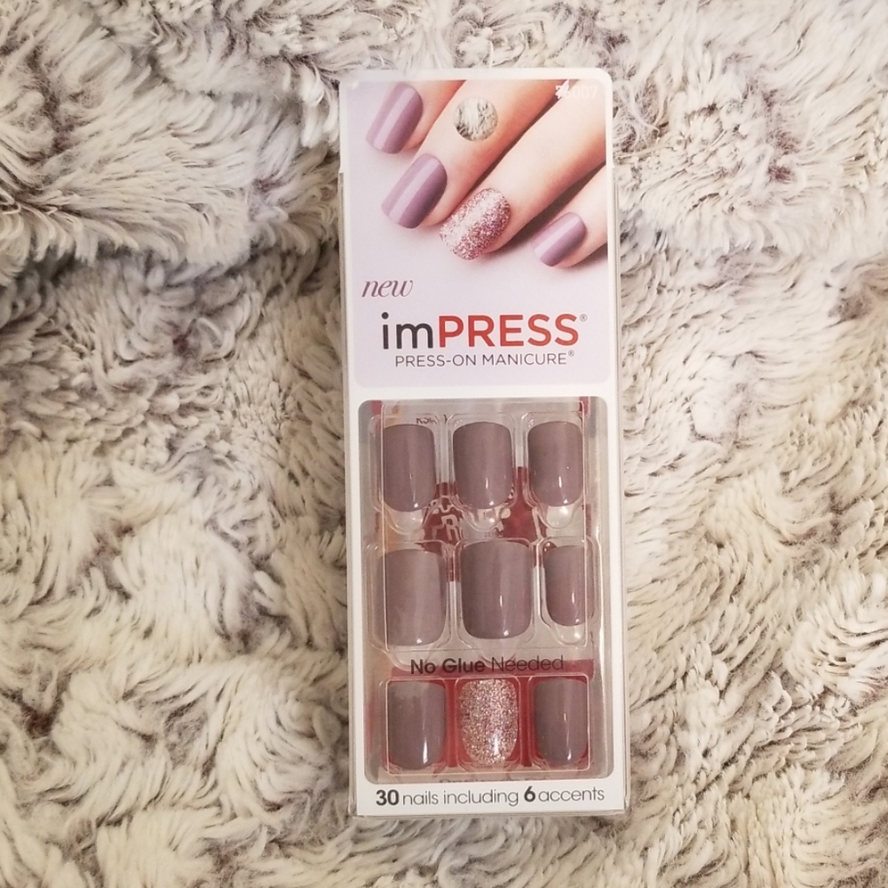 Press-on Manicure nails